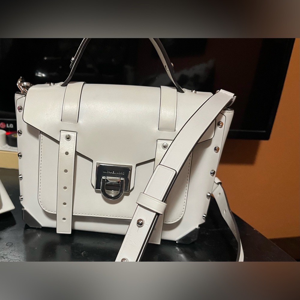 Michael Kors white shoulder/hangbag